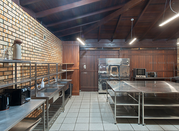 Cozinha industrial do Casarão Floripa